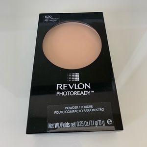Revlon PhotoReady Powder in Light/Medium *new*